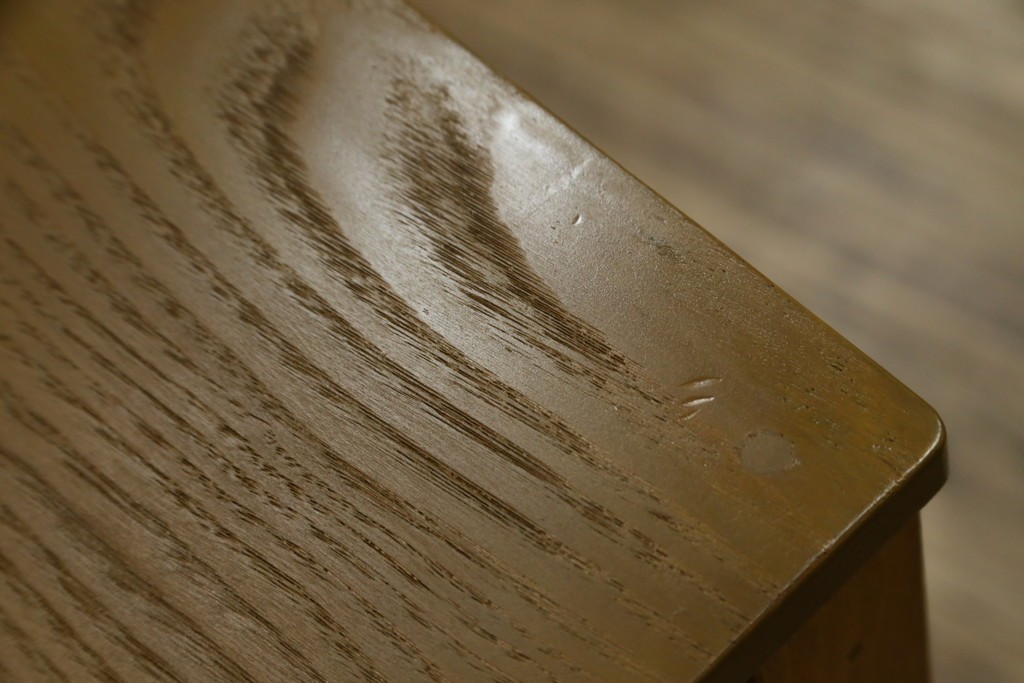 和製アンティーク　希少な子供サイズ　レトロで可愛らしい雰囲気の片袖机　(R-082664)