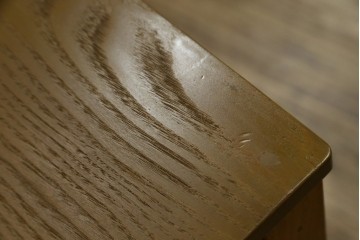 和製アンティーク　希少な子供サイズ　レトロで可愛らしい雰囲気の片袖机　(R-082664)