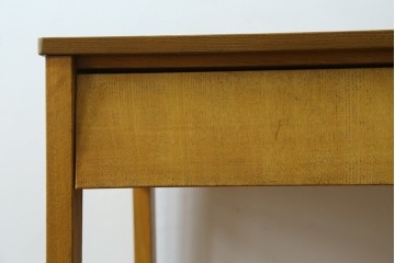 和製アンティーク　希少な子供サイズ　レトロで可愛らしい雰囲気の片袖机　(R-082664)