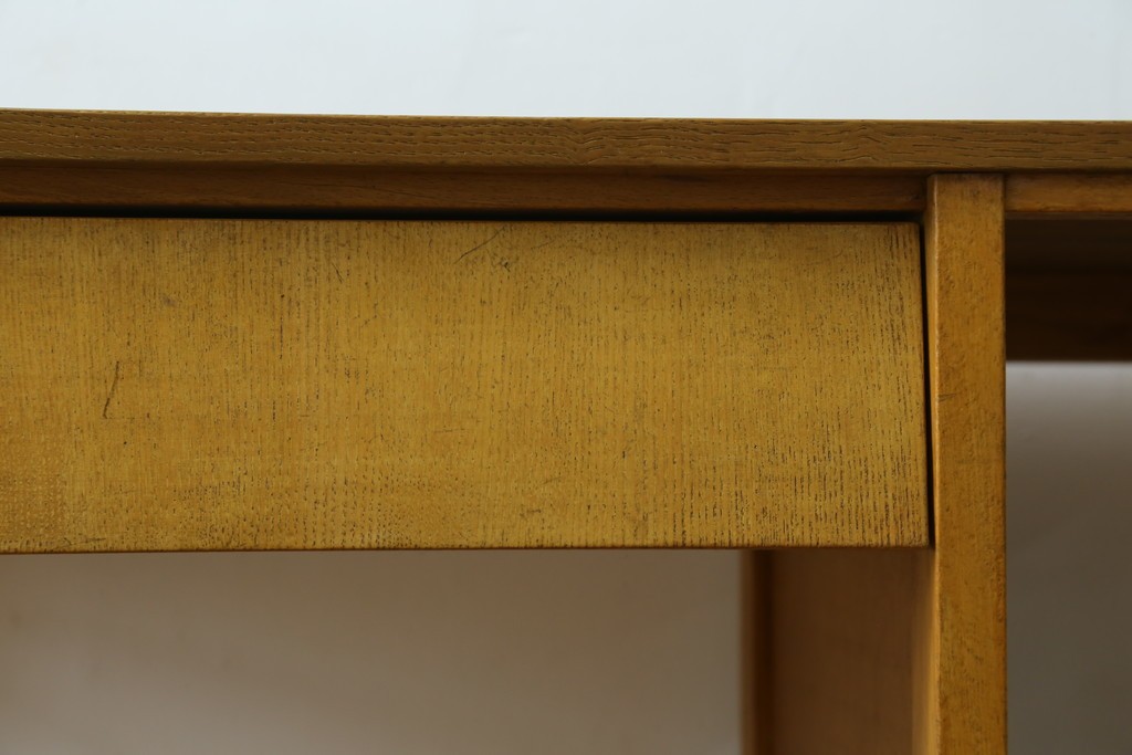 和製アンティーク　希少な子供サイズ　レトロで可愛らしい雰囲気の片袖机　(R-082664)