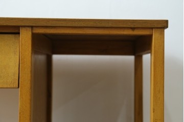 和製アンティーク　希少な子供サイズ　レトロで可愛らしい雰囲気の片袖机　(R-082664)