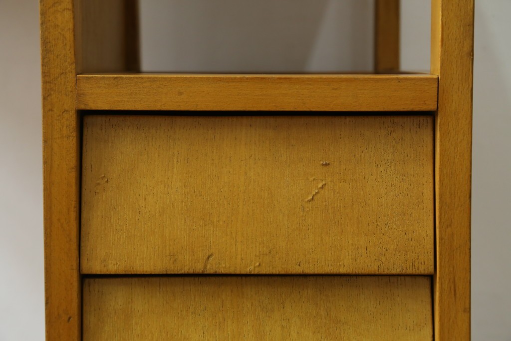 和製アンティーク　希少な子供サイズ　レトロで可愛らしい雰囲気の片袖机　(R-082664)