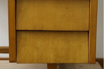 和製アンティーク　希少な子供サイズ　レトロで可愛らしい雰囲気の片袖机　(R-082664)