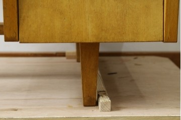 和製アンティーク　希少な子供サイズ　レトロで可愛らしい雰囲気の片袖机　(R-082664)