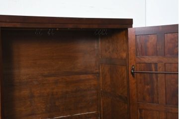 中古　美品　松本民芸家具　D型洋服タンス　引き出しが2杯付いたワードローブ(洋服タンス、衣装タンス)(定価約58万円)(R-082665)