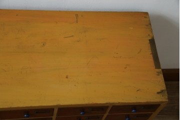 和製アンティーク　レトロデザイン!!　ネームプレート付き　引き出し42杯　たっぷり収納できるチェスト(小物収納、店舗什器、ドロワー、サイドチェスト、引き出し)(R-082666)