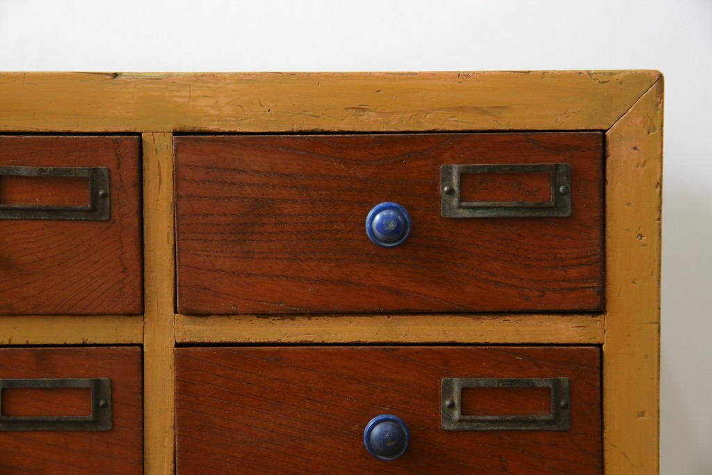 和製アンティーク　レトロデザイン!!　ネームプレート付き　引き出し42杯　たっぷり収納できるチェスト(小物収納、店舗什器、ドロワー、サイドチェスト、引き出し)(R-082666)