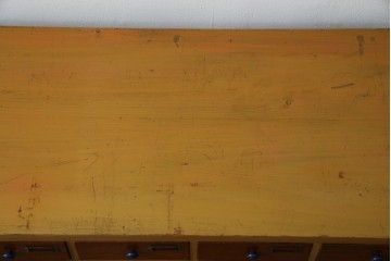 和製アンティーク　レトロデザイン!!　ネームプレート付き　引き出し42杯　たっぷり収納できるチェスト(小物収納、店舗什器、ドロワー、サイドチェスト、引き出し)(R-082666)