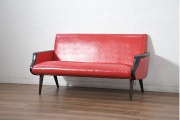 和製ビンテージ　1970年代　希少なレッドカラー　遊び心溢れる真紅の2人掛けレトロフェイクレザーソファ(2P、二人掛け、2人掛け、ヴィンテージ)(R-082667)