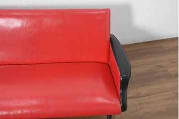 和製ビンテージ　1970年代　希少なレッドカラー　遊び心溢れる真紅の2人掛けレトロフェイクレザーソファ(2P、二人掛け、2人掛け、ヴィンテージ)(R-082667)
