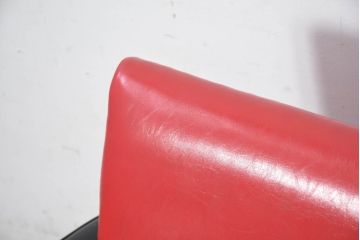 和製ビンテージ　1970年代　希少なレッドカラー　遊び心溢れる真紅の2人掛けレトロフェイクレザーソファ(2P、二人掛け、2人掛け、ヴィンテージ)(R-082667)
