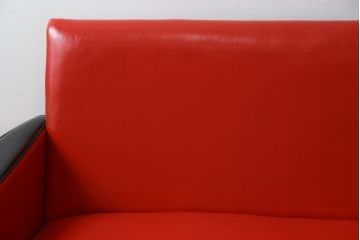和製ビンテージ　1970年代　希少なレッドカラー　遊び心溢れる真紅の2人掛けレトロフェイクレザーソファ(2P、二人掛け、2人掛け、ヴィンテージ)(R-082667)