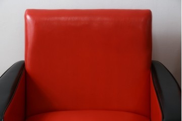 和製ビンテージ　1970年代　昭和レトロ　希少なレッドカラー　遊び心溢れる真紅の一人掛けフェイクレザーソファ2脚セット　(R-082668)