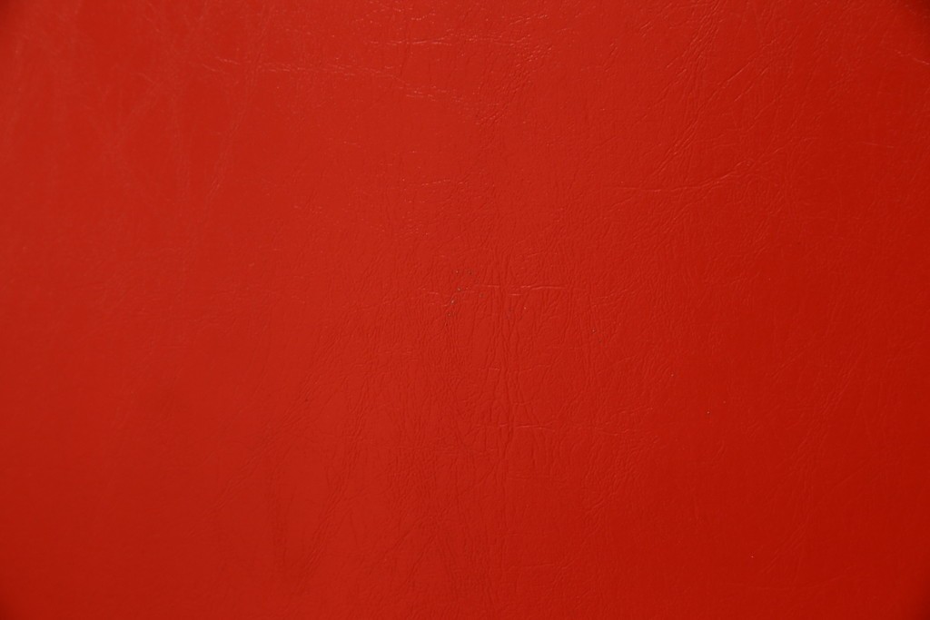 和製ビンテージ　1970年代　昭和レトロ　希少なレッドカラー　遊び心溢れる真紅の一人掛けフェイクレザーソファ2脚セット　(R-082668)