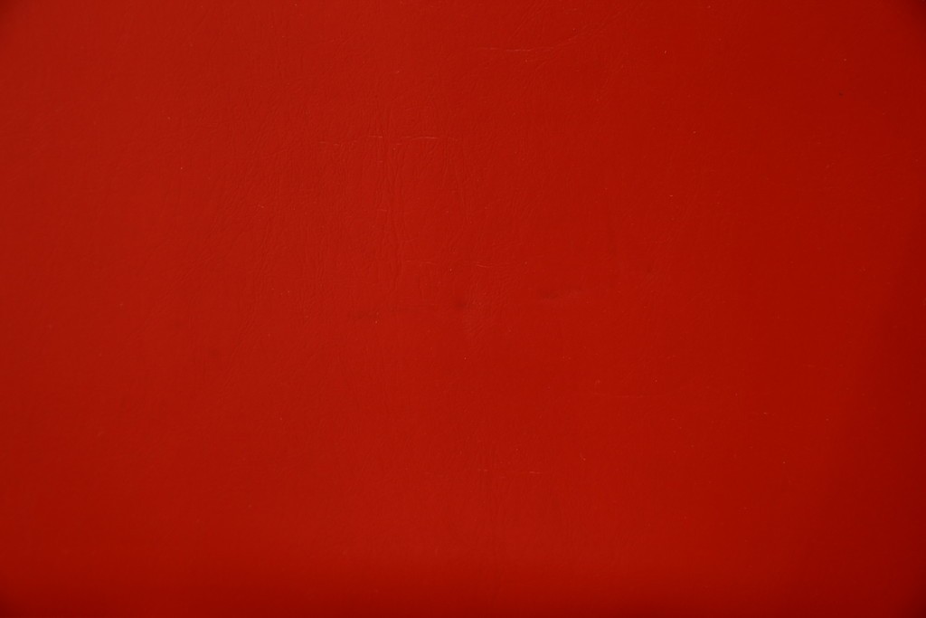 和製ビンテージ　1970年代　昭和レトロ　希少なレッドカラー　遊び心溢れる真紅の一人掛けフェイクレザーソファ2脚セット　(R-082668)