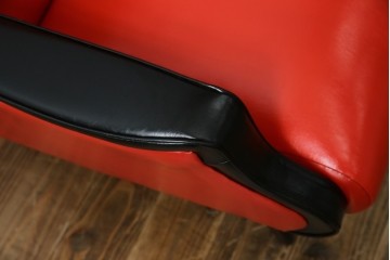 和製ビンテージ　1970年代　昭和レトロ　希少なレッドカラー　遊び心溢れる真紅の一人掛けフェイクレザーソファ2脚セット　(R-082668)