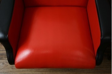 和製ビンテージ　1970年代　昭和レトロ　希少なレッドカラー　遊び心溢れる真紅の一人掛けフェイクレザーソファ2脚セット　(R-082668)