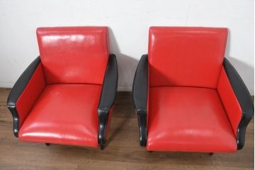 和製ビンテージ　1970年代　希少なレッドカラー　遊び心溢れる真紅の一人掛けレトロフェイクレザーソファ2脚セット(1P、一人掛け、1人掛け、ヴィンテージ、バラ売り可能)(R-082668)