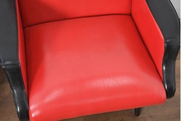 和製ビンテージ　1970年代　希少なレッドカラー　遊び心溢れる真紅の一人掛けレトロフェイクレザーソファ2脚セット(1P、一人掛け、1人掛け、ヴィンテージ、バラ売り可能)(R-082668)
