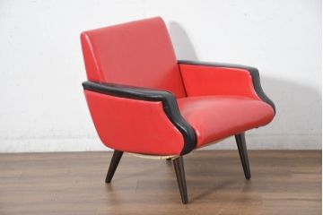 和製ビンテージ　1970年代　希少なレッドカラー　遊び心溢れる真紅の一人掛けレトロフェイクレザーソファ2脚セット(1P、一人掛け、1人掛け、ヴィンテージ、バラ売り可能)(R-082668)