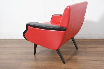 和製ビンテージ　1970年代　希少なレッドカラー　遊び心溢れる真紅の一人掛けレトロフェイクレザーソファ2脚セット(1P、一人掛け、1人掛け、ヴィンテージ、バラ売り可能)(R-082668)