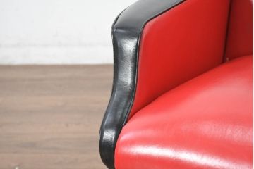 和製ビンテージ　1970年代　希少なレッドカラー　遊び心溢れる真紅の一人掛けレトロフェイクレザーソファ2脚セット(1P、一人掛け、1人掛け、ヴィンテージ、バラ売り可能)(R-082668)
