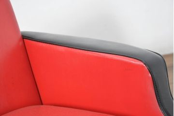 和製ビンテージ　1970年代　希少なレッドカラー　遊び心溢れる真紅の一人掛けレトロフェイクレザーソファ2脚セット(1P、一人掛け、1人掛け、ヴィンテージ、バラ売り可能)(R-082668)