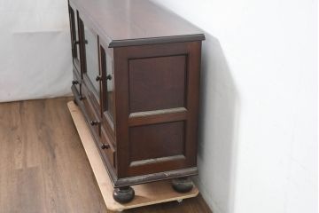 中古　美品　松本民芸家具　C-II型　重厚な造りと優美なボールフットが際立つクラシカルなサイドボード(リビングボード、戸棚、収納棚)(定価約60万5千円)(R-082672)