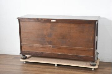 中古　美品　松本民芸家具　C-II型　重厚な造りと優美なボールフットが際立つクラシカルなサイドボード(リビングボード、戸棚、収納棚)(定価約60万5千円)(R-082672)