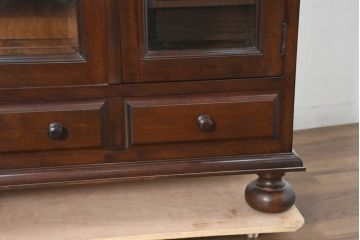 中古　美品　松本民芸家具　C-II型　重厚な造りと優美なボールフットが際立つクラシカルなサイドボード(リビングボード、戸棚、収納棚)(定価約60万5千円)(R-082672)