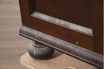 中古　美品　松本民芸家具　C-II型　重厚な造りと優美なボールフットが際立つクラシカルなサイドボード(リビングボード、戸棚、収納棚)(定価約60万5千円)(R-082672)
