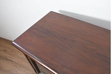中古　美品　松本民芸家具　C-II型　重厚な造りと優美なボールフットが際立つクラシカルなサイドボード(リビングボード、戸棚、収納棚)(定価約60万5千円)(R-082672)