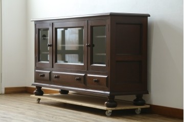 中古　美品　松本民芸家具　C-II型　重厚な造りと優美なボールフットが際立つクラシカルなサイドボード　定価約60万5千円　(R-082672)