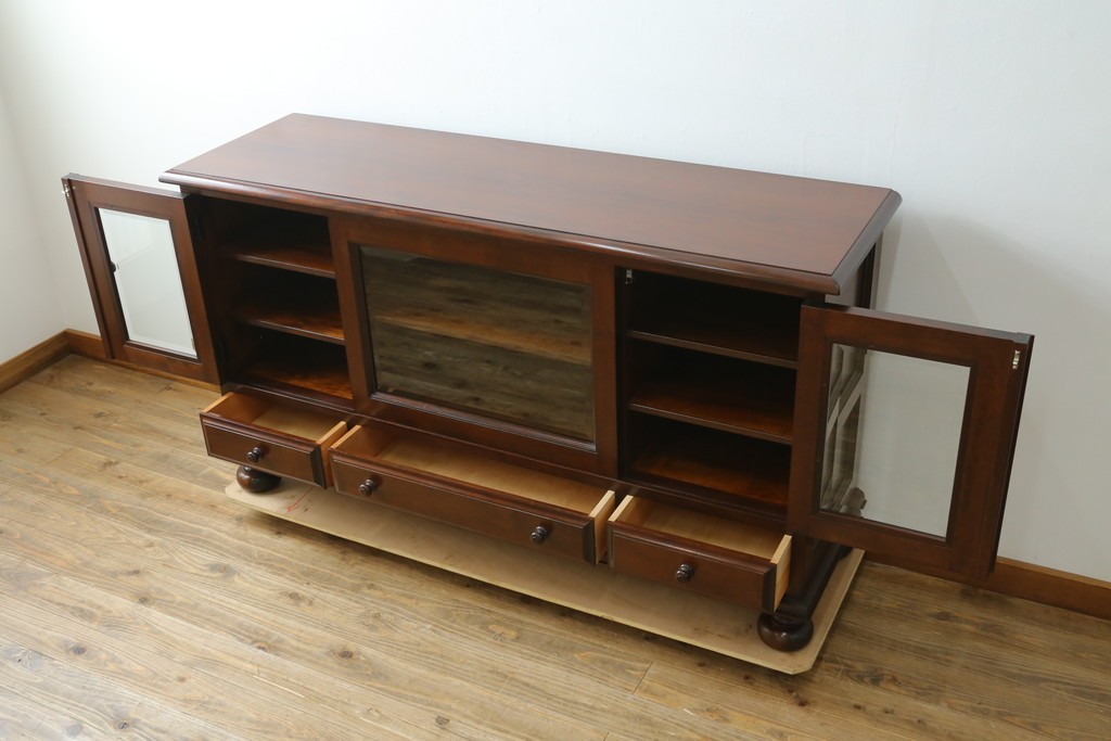 中古　美品　松本民芸家具　C-II型　重厚な造りと優美なボールフットが際立つクラシカルなサイドボード　定価約60万5千円　(R-082672)