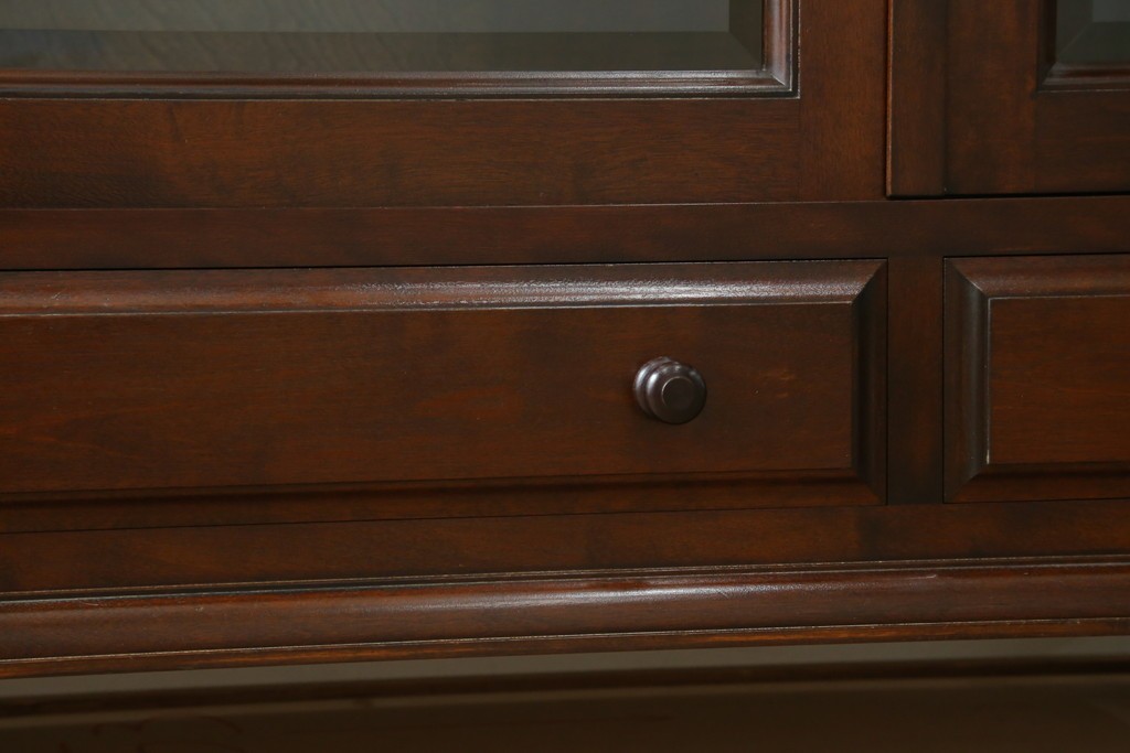 中古　美品　松本民芸家具　C-II型　重厚な造りと優美なボールフットが際立つクラシカルなサイドボード　定価約60万5千円　(R-082672)