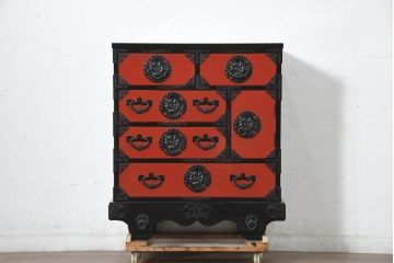 中古　美品　岩谷堂箪笥　美しい朱色の漆塗りが施された小振りな車箪笥(小箪笥、チェスト、引き出し、民芸家具、収納箪笥)(R-082673)