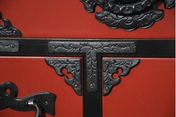 中古　美品　岩谷堂箪笥　美しい朱色の漆塗りが施された小振りな車箪笥(小箪笥、チェスト、引き出し、民芸家具、収納箪笥)(R-082673)