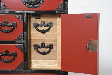 中古　美品　岩谷堂箪笥　美しい朱色の漆塗りが施された小振りな車箪笥(小箪笥、チェスト、引き出し、民芸家具、収納箪笥)(R-082673)