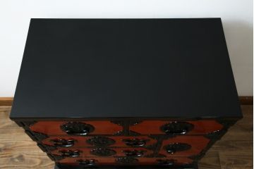 中古　美品　岩谷堂箪笥　美しい朱色の漆塗りが施された小振りな車箪笥(小箪笥、チェスト、引き出し、民芸家具、収納箪笥)(R-082673)