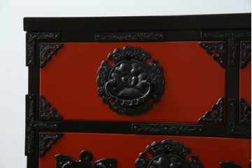 中古　美品　岩谷堂箪笥　美しい朱色の漆塗りが施された小振りな車箪笥(小箪笥、チェスト、引き出し、民芸家具、収納箪笥)(R-082673)