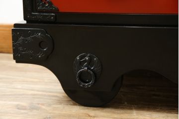 中古　美品　岩谷堂箪笥　美しい朱色の漆塗りが施された小振りな車箪笥(小箪笥、チェスト、引き出し、民芸家具、収納箪笥)(R-082673)