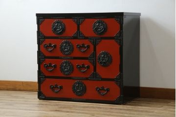 中古　美品　岩谷堂箪笥　美しい朱色の漆塗りが施された小振りな車箪笥(小箪笥、チェスト、引き出し、民芸家具、収納箪笥)(R-082673)