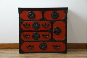 中古　美品　岩谷堂箪笥　美しい朱色の漆塗りが施された小振りな車箪笥(小箪笥、チェスト、引き出し、民芸家具、収納箪笥)(R-082673)