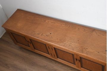 中古　特注!!　特大!!幅3.2メートル　オークヴィレッジ製　ナラ材　無垢　極厚天板ローボード(テレビ台、テレビボード、リビングボード、収納棚、戸棚、飾り棚)(製作費約150万円)(R-082675)