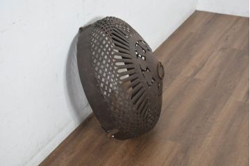 アジアンビンテージ　鉄製　空間に深みを添える大振りで味がある手作り吊り下げアイアンバスケット(ハンギングバスケット、かご、カゴ、収納、店舗什器、ヴィンテージ)(R-082676)