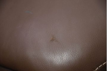 中古　カリモク(karimoku)　Chitano(チターノ)　本革(レザー)　上質な座り心地と洗練されたデザインの一人掛けソファ(アームチェア、1P、1人掛けソファ)(R-082677)