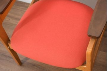 和製ビンテージ　オールドカリモク(karimoku)　レトロポップデザインが特徴の軽量1Pイージーチェア2脚セット(イージーチェア、1人掛け、一人掛け、アームチェア、椅子、イス、バラ売り可能、ヴィンテージ)(R-082681)