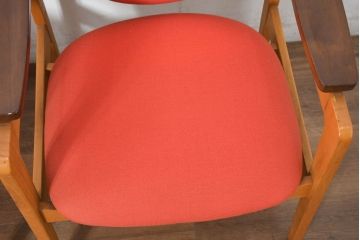 和製ビンテージ　オールドカリモク(karimoku)　レトロポップデザインが特徴の軽量1Pイージーチェア2脚セット(イージーチェア、1人掛け、一人掛け、アームチェア、椅子、イス、バラ売り可能、ヴィンテージ)(R-082681)