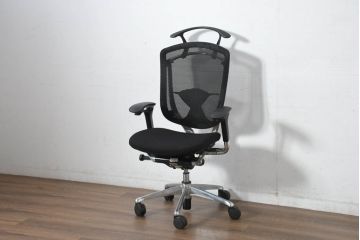 中古　美品　okamura(オカムラ)　Contessa(コンテッサ)　ハンガー付き　快適な座り心地の高機能オフィスチェア(デスクチェア、ワークチェア、アームチェア、回転チェア、椅子、イス)(定価約22万円)(R-082682)