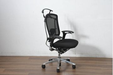 中古　美品　okamura(オカムラ)　Contessa(コンテッサ)　ハンガー付き　快適な座り心地の高機能オフィスチェア(デスクチェア、ワークチェア、アームチェア、回転チェア、椅子、イス)(定価約22万円)(R-082682)